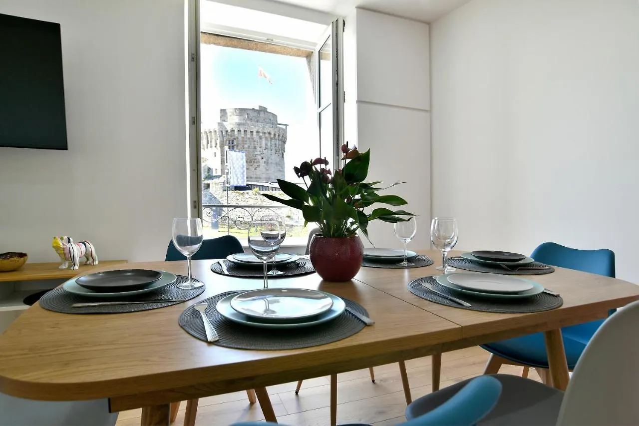 Le Gite Du Chateau - Duplex En Centre-Ville Dinan 0*,